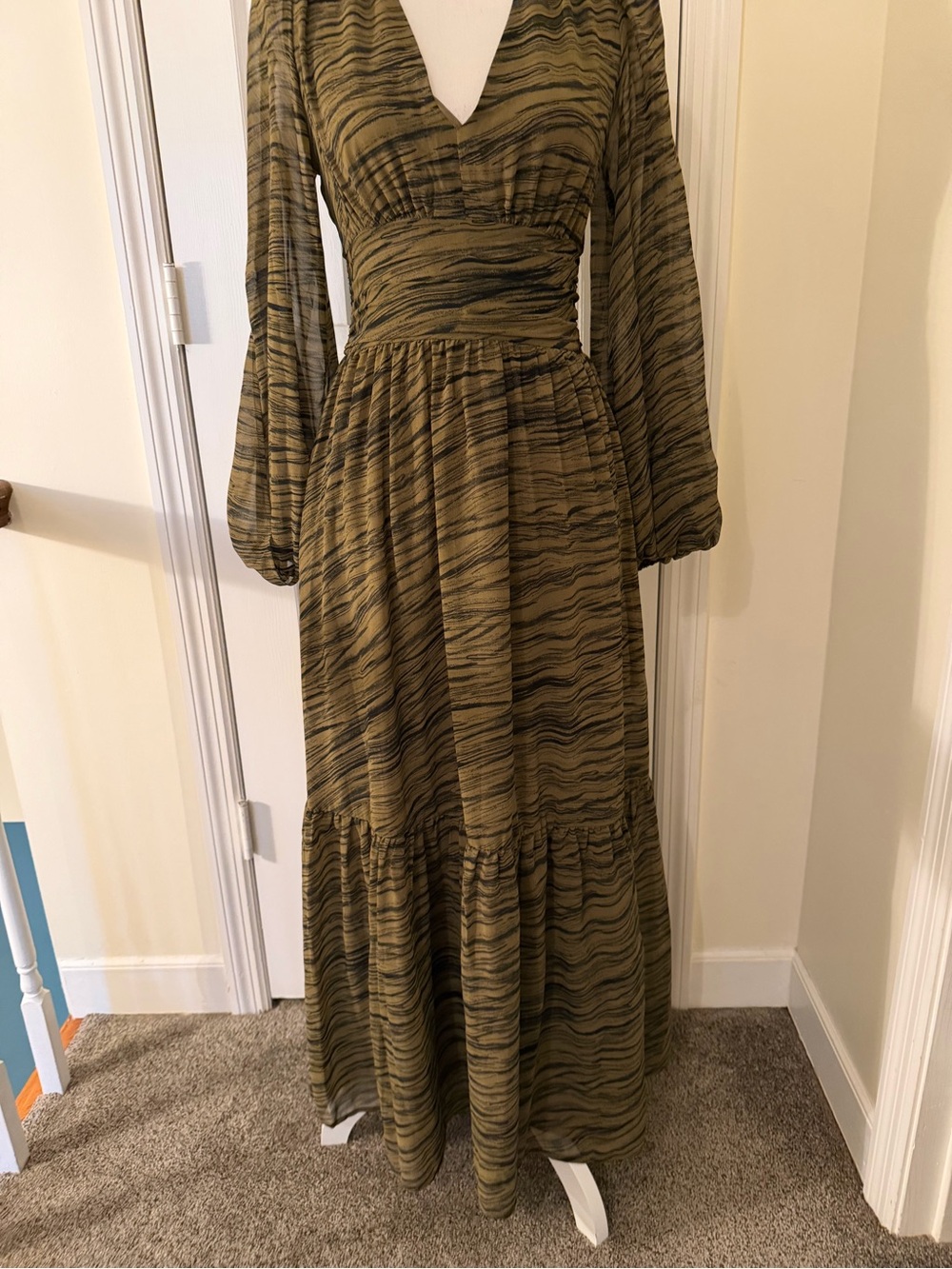 Chelsea 28 Split Long Sleeve Tiered Dress NWOT! - Picture 11 of 14